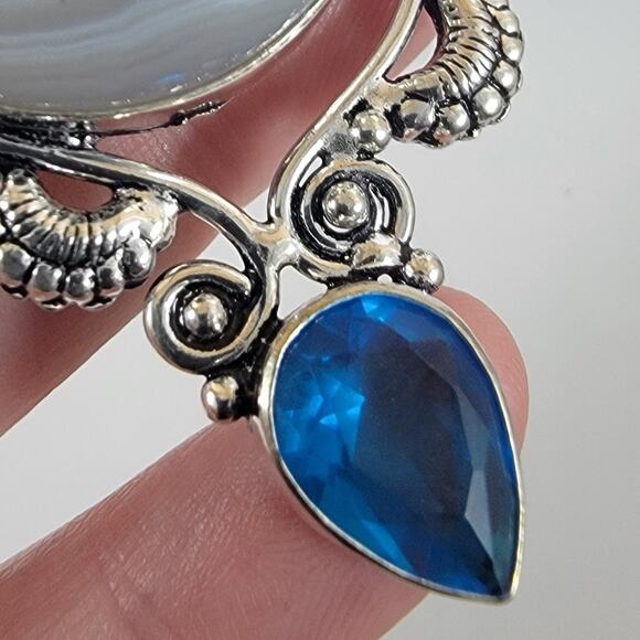 Handmade Silver Pendant Featuring Banded Agate & Five Faceted Blue Topaz Stones - Picture 7 of 10